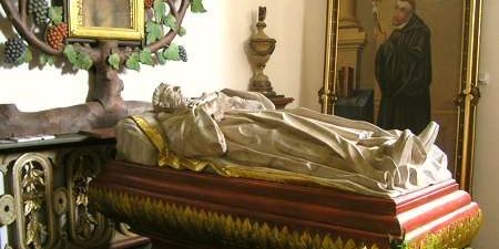 Sarkofag o. Bernadra w kosciele w Lubiniu