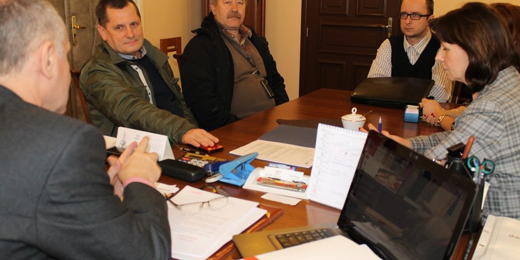 Podpisanie umowy na budowę ścieżek