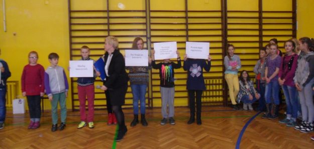 Wyróżenia i zasady apel w SP 3