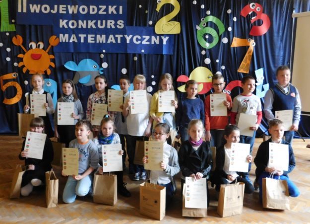 II Wojewódzki Konkurs Matematyczny - internetowy - 2016 r. Na zdjęciu laureaci