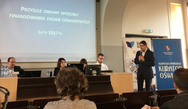 Burmistrz Leszek Kawski i jego zastępca Wojciech Bereza wzięli udział w warsztatach konsultacyjnych na temat zmian w finansowaniu oświaty
