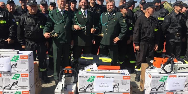Sprzęt dla jednostek straży pożarnej – przekazany strażakom w Żninie (1)
