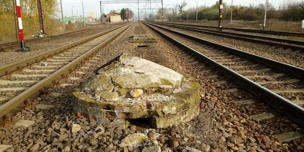 Wąbrzeźno.-Minischron-między-torami-Dworzec-Wąbrzeźno.Fot_.Andrzej-Duńczyk