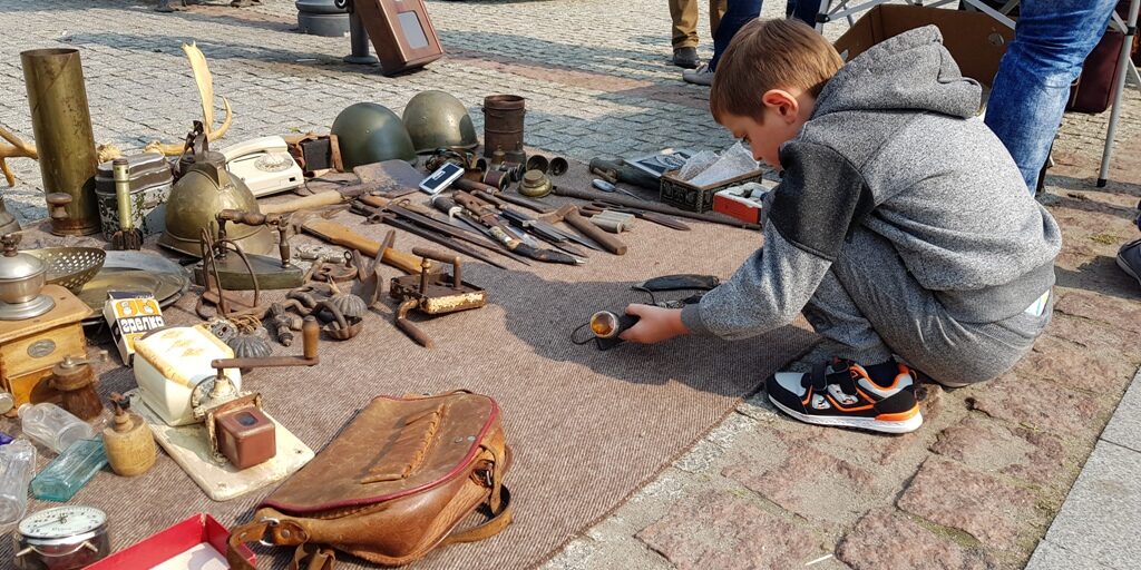 Wąbrzeźno.12 września 2020 roku na wabrzeskim runku stnęły kramy zbieraczy staroci0107