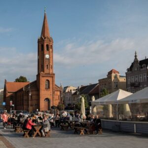 Wąbrzeźno. Dni Seniora 2 i 3 października 2020 roku (impreza kulturalna na Placu Jana Pawła II - 3.10.) 4