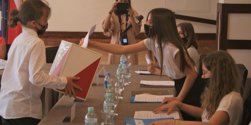 Wąbrzeźno.Inauguracyjna sesja Młodzieżowej Rady Wąbrzeźna 13 (11) Zdjęcie sesji młodzieżowej rady Wąbrzeźna