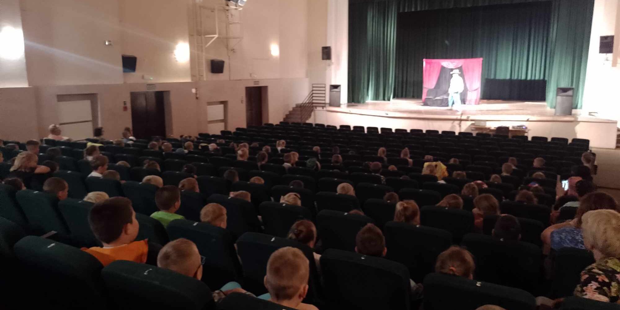 Przedstawienie profilaktyczne dla uczniów szkół fot. WCPTiIS