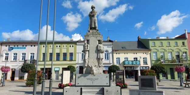 Wąbrzeźno-Pomnik-Żołnierza-Polskiego-po-częściowej-renowacji-sierpień-2021-roku-1-1024×512